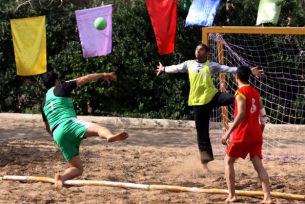 در ادامه مسابقات هندبال ساحلی امیدهای استان اصفهان