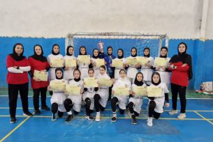 دختران هندبال فلاورجان بر سکوی سومی کشور