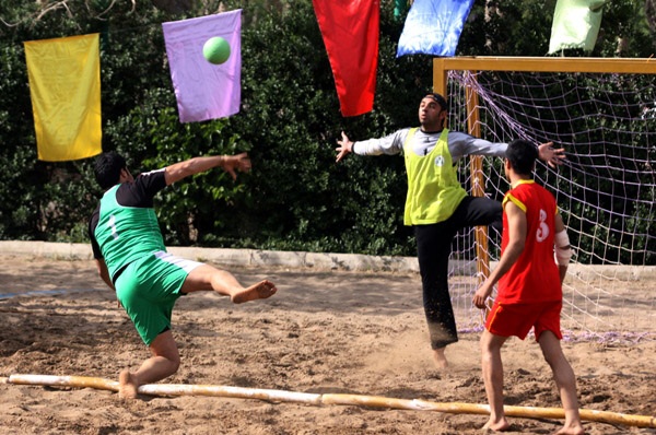 در ادامه مسابقات هندبال ساحلی امیدهای استان اصفهان
