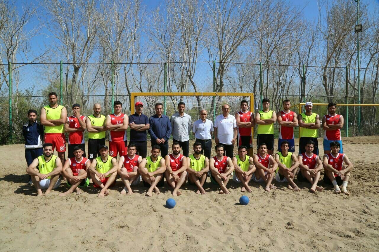 آغاز اردوی تیم ملی هندبال ساحلی در اصفهان