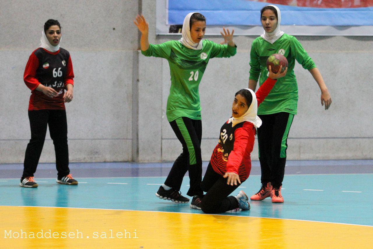 آغاز مسابقات هندبال آقایان و بانوان به مناسبت روز اصفهان