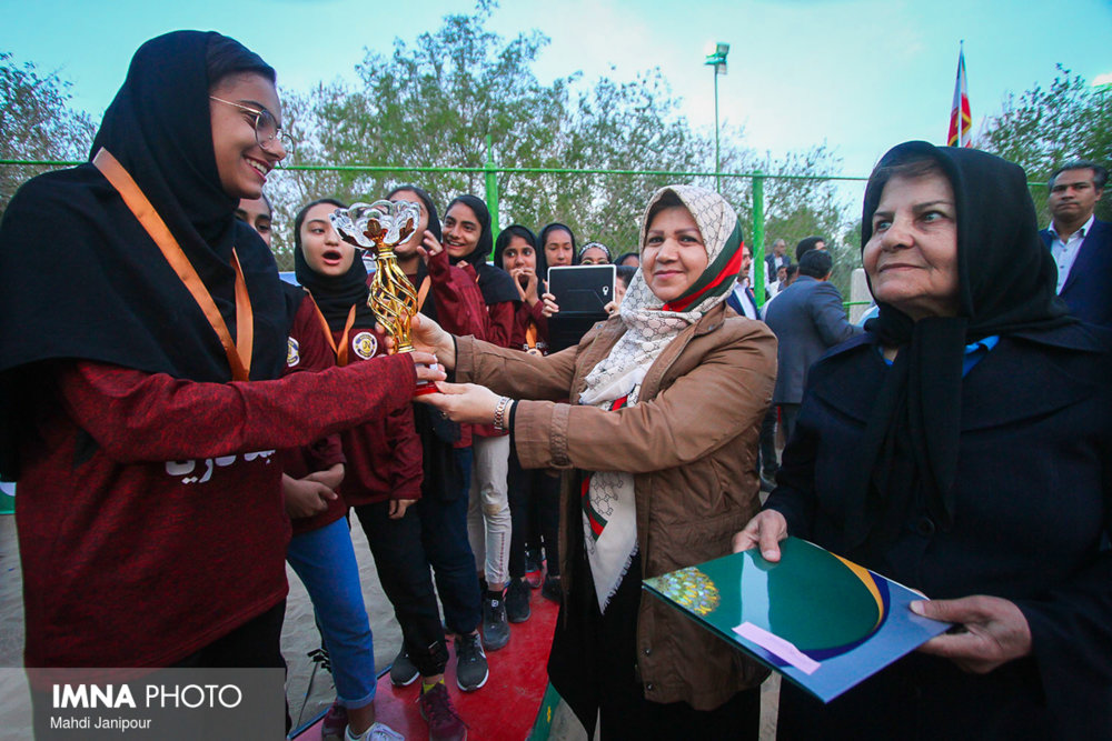 تصاویر آیین اختتامیه هفتمین دوره از مسابقات بین المللی هندبال ساحلی هفته فرهنگی اصفهان