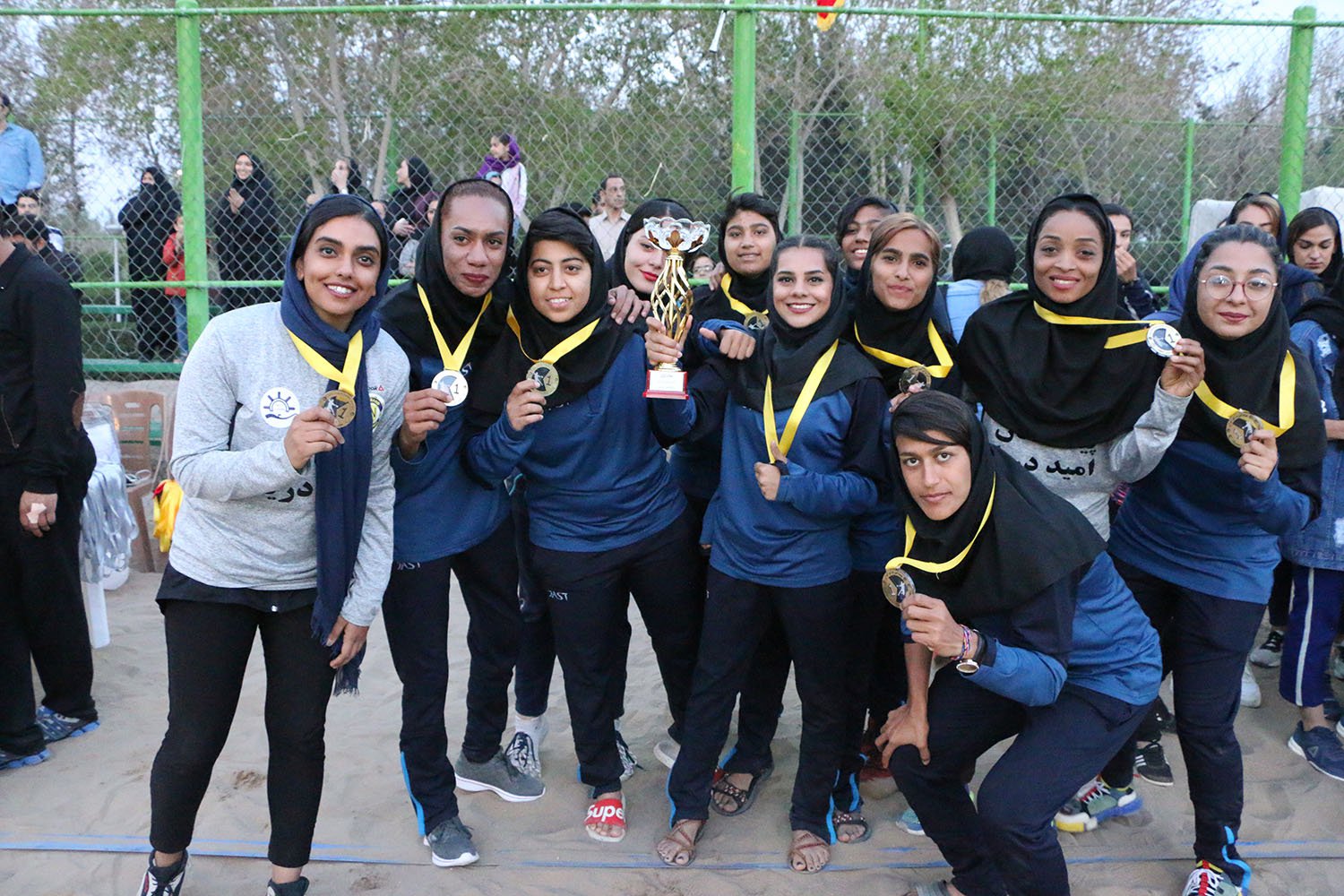 تصاویر/2/ آیین اختتامیه هفتمین دوره از مسابقات بین المللی هندبال ساحلی هفته فرهنگی اصفهان