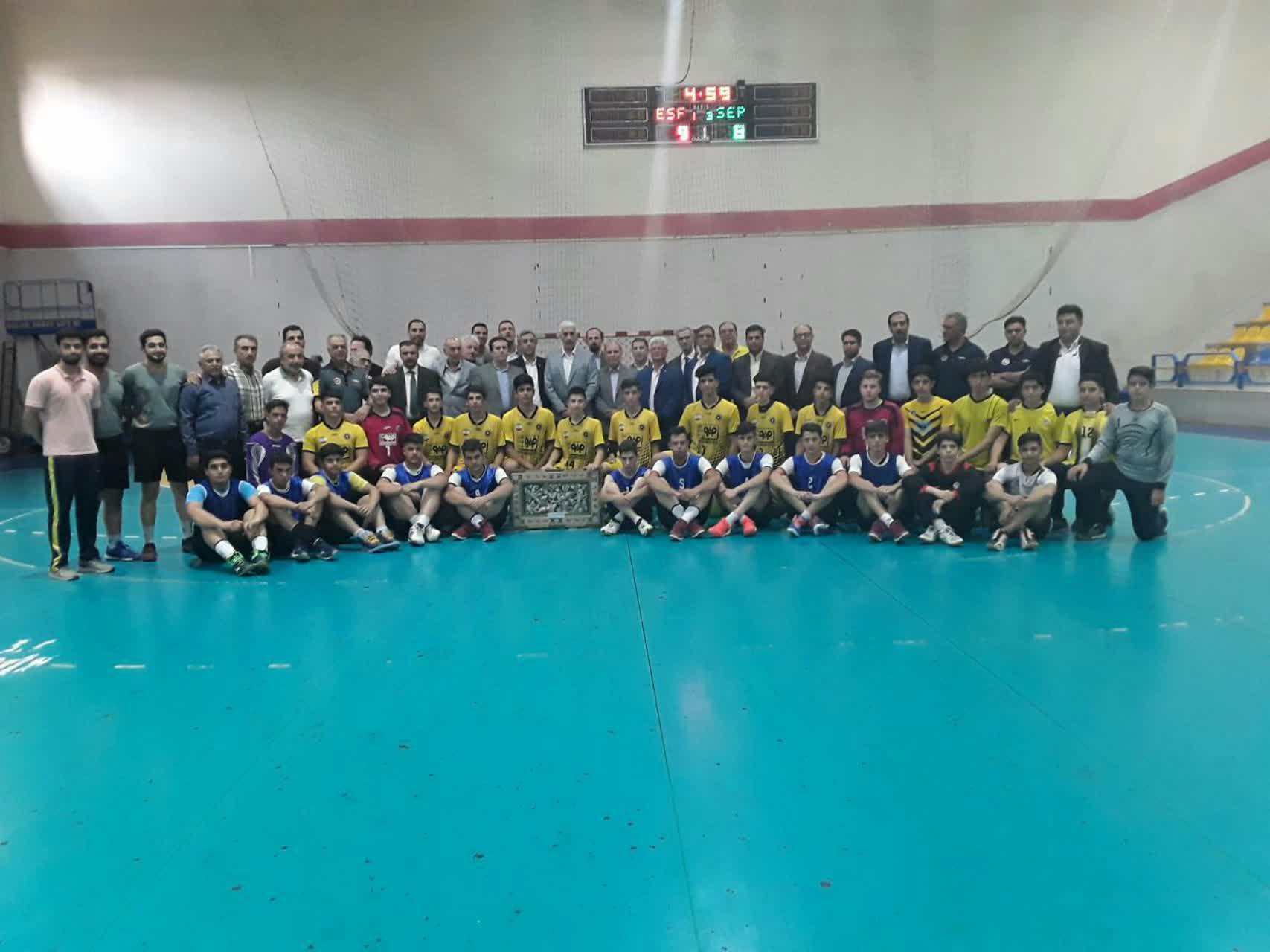  وزیر ورزش و جوانان عراق در جمع هندبالی ها