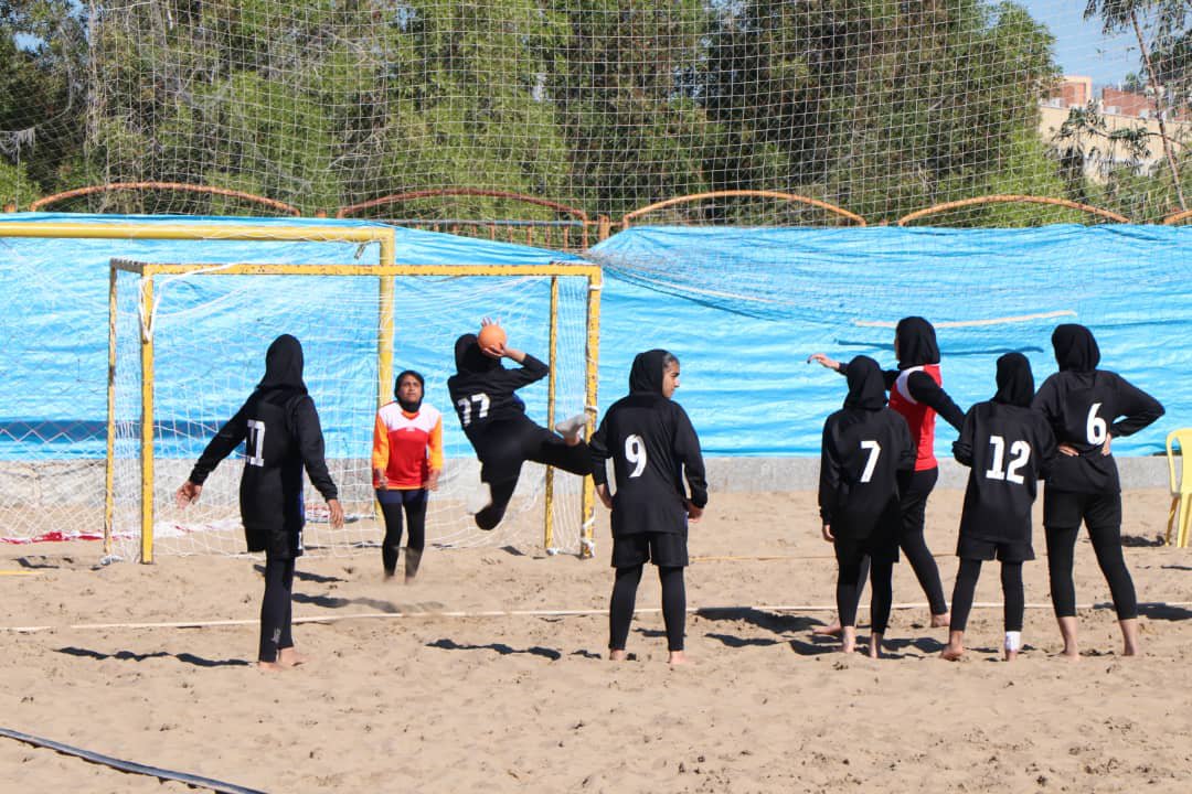نایب قهرمانی دختران اصفهانی در هندبال ساحلی