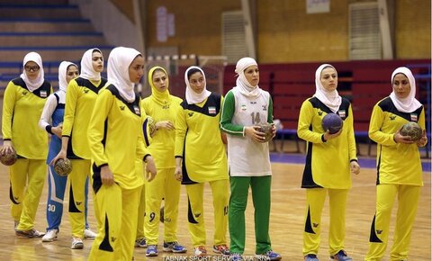 تیم ملی هندبال نوجوانان ایران در قرق دختران اصفهانی
