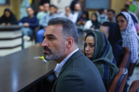 افتتاح ویترین افتخارات رحیمی‌زاده در ورزشگاه نقش‌جهان