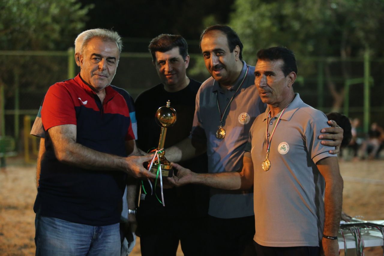 قهرمانی ذوب آهن و نایب قهرمانی پادمایدک در هندبال ساحلی ایران+عکس