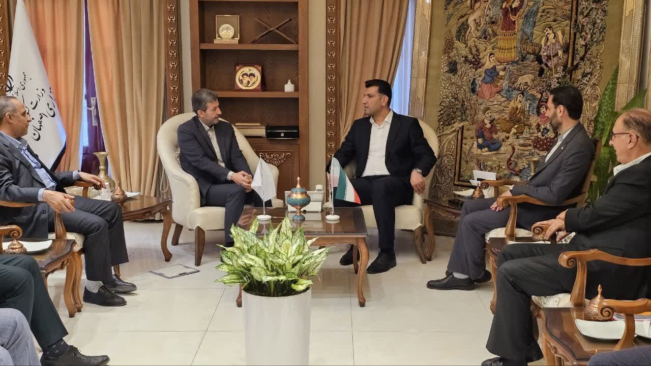 دیدار رئیس فدراسیون هندبال با استاندار اصفهان